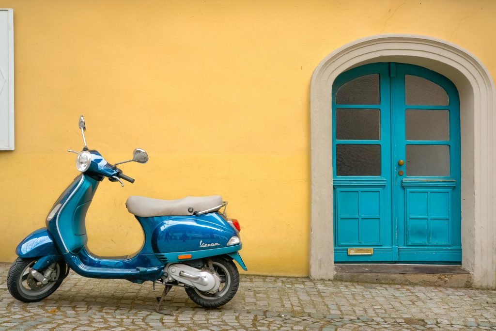 Scooter in Antwerpen met veiligheidstechnologie bij Scooter Store Antwerpen, specialistisch advies voor Vespa-modellen